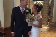 Paramédica descobre que tem meses de vida dois dias após casar