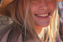 Estudante de 21 anos violada por grupo e assassinada violentamente