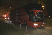 Autocarro do Braga à chegada a Guimarães