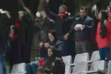 Adeptos assobiam e mostram lenços brancos a Rui Vitória após derrota do Benfica