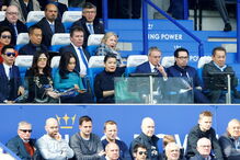 Vichai Srivaddhanaprabha com a família a assistir ao jogo do Leicester City com o West Ham, pouco antes da tragédia de helicóptero
