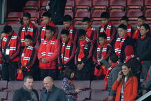 Jovens resgatados de gruta na Tailândia assistiram ao Manchester-Everton em Old Trafford