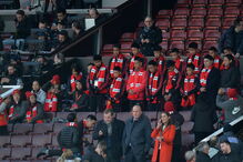 Jovens resgatados de gruta na Tailândia assistiram ao Manchester-Everton em Old Trafford