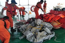 Trabalhos das equipas de busca na Indonésia