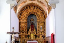 Igreja matriz fica no centro de Ponte de Sor e destaca-se pelo altar em talha dourada 