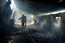 Chamas destruíram por completo a fábrica de móveis de Póvoa da Medronhosa 