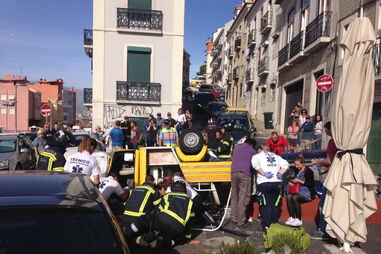 Cinco feridos em acidente com tuk-tuk em Lisboa