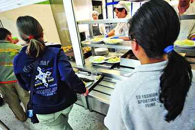 Ementas dos refeitórios escolares têm de ter mais legumes, defendem os nutricionistas