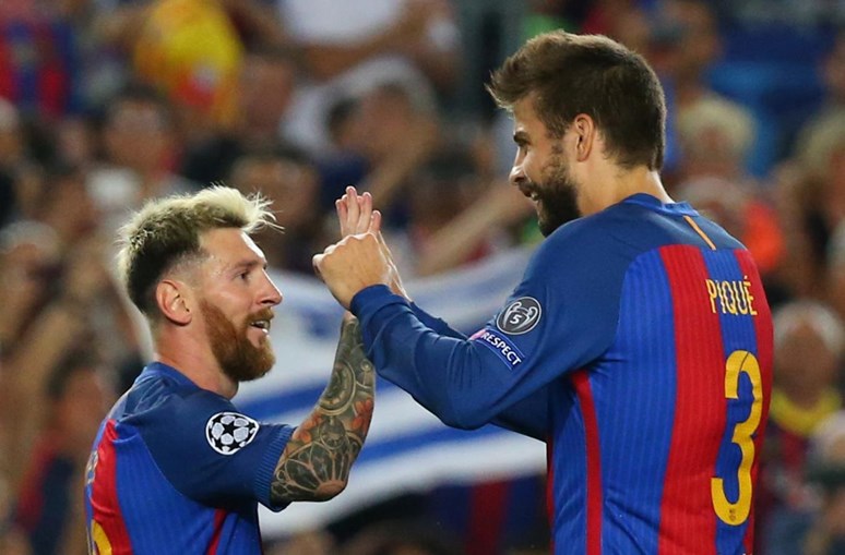 Piqué e Messi celebram golo do Barcelona