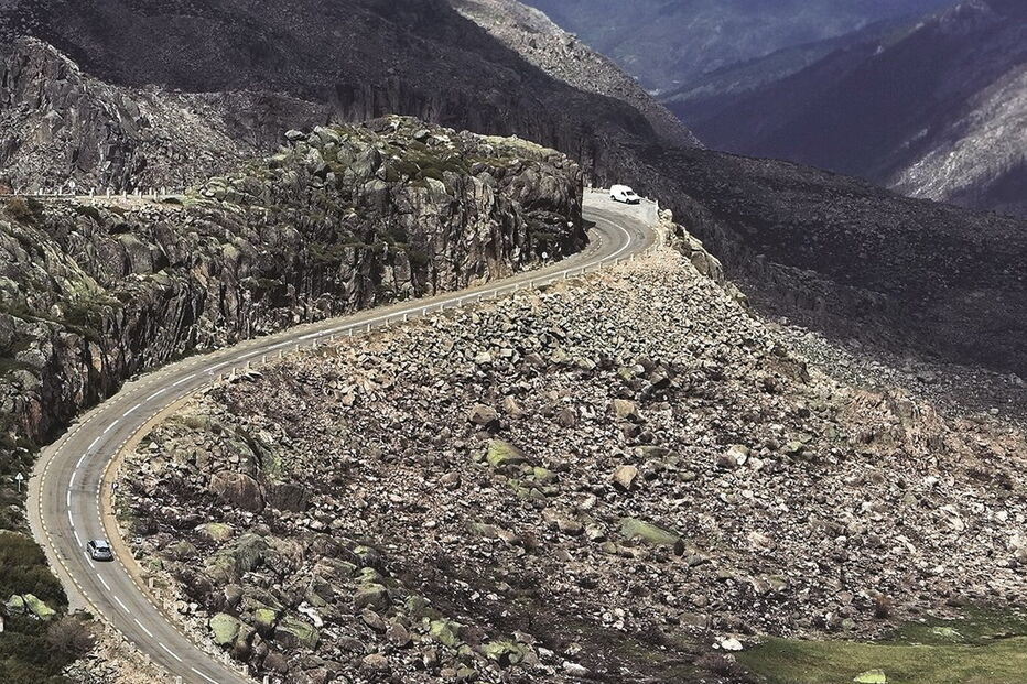 Grupo levou dois ‘caloiros’ para a Serra da Estrela e submeteu-os a uma praxe   