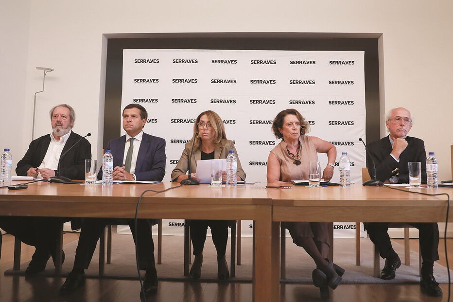 Administração de Serralves: Pacheco Pereira, Manuel F. da Silva, Ana Pinho, Isabel Pires de Lima e Cavaleiro Brandão