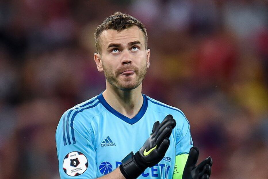 Guarda-redes russo Igor Akinfeev anuncia fim da carreira internacional