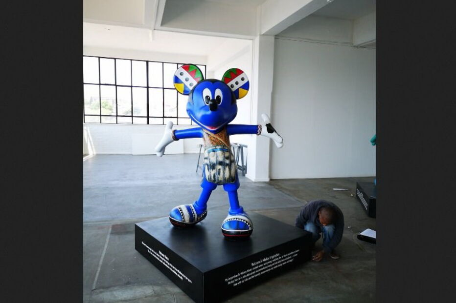 Rato Mickey com 'look' africano no 90.º aniversário