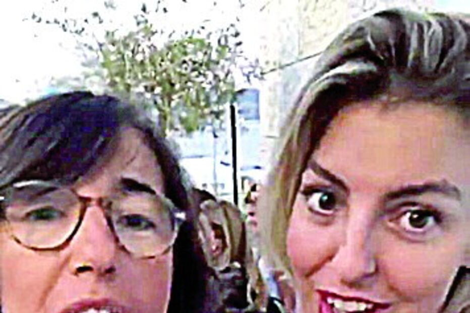 Gabriela Sobral e Inês Herédia juntam amigos em 'baby shower' de gémeos