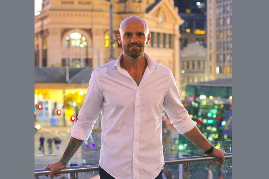 Chris Manak é especialista em sedução e engate