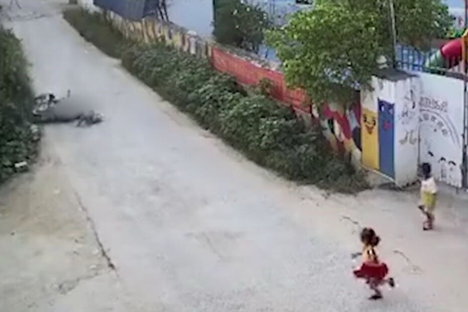 Criança atropelada na China