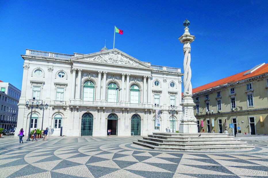 Justiça investiga contratação ilegal de militantes do PS e PSD na Câmara de Lisboa