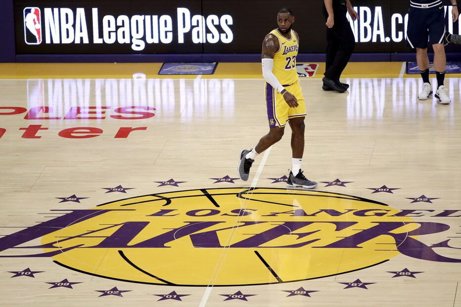 Lebron James ao serviço dos Lakers