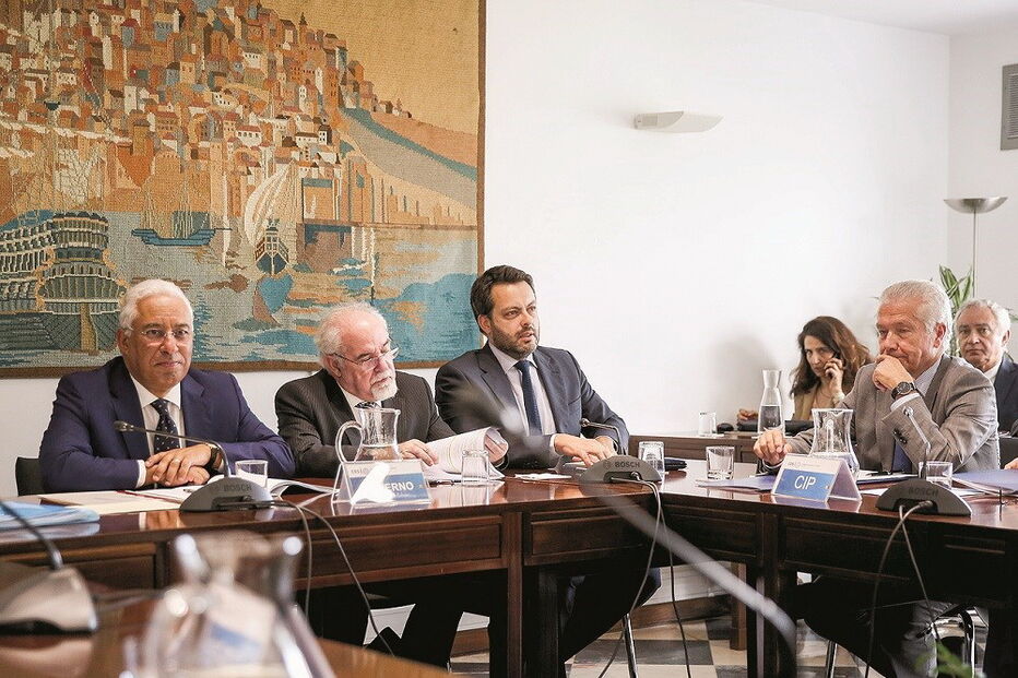 António Saraiva (à dir.), presidente da CIP, fez chegar queixas das empresas ao Executivo de António Costa 