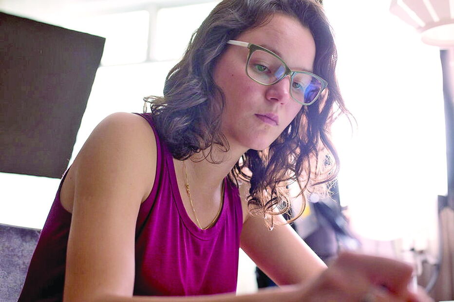 Joana de Verona é uma psicóloga bem intencionada no filme ‘Praça Paris’ 