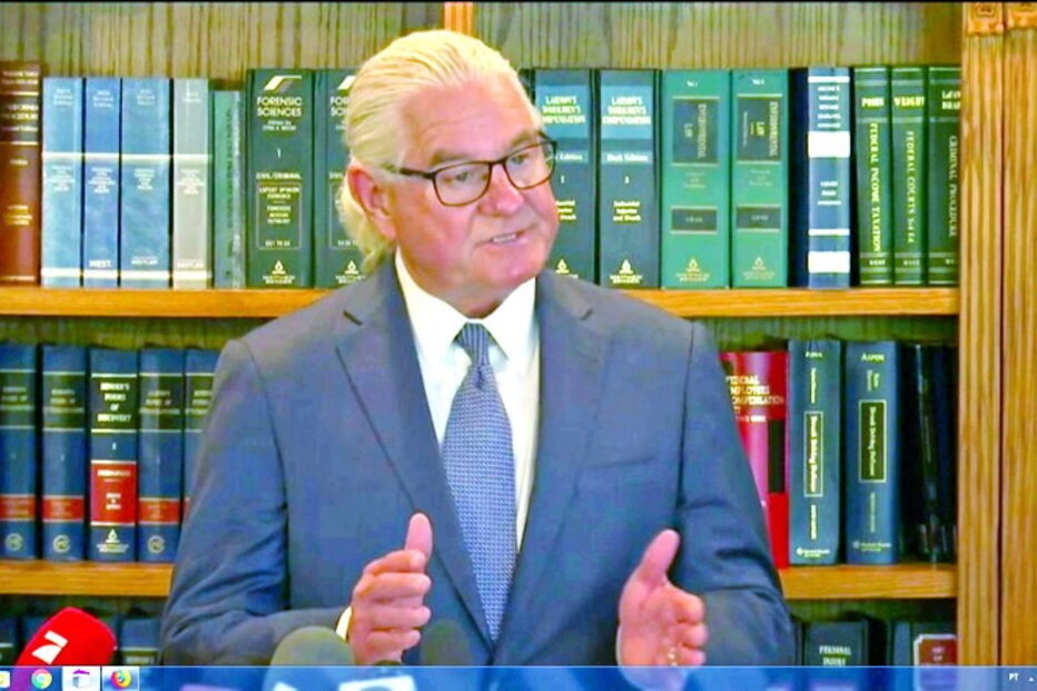 Advogado de Mayorga, Leslie Stovall, na conferência de imprensa 