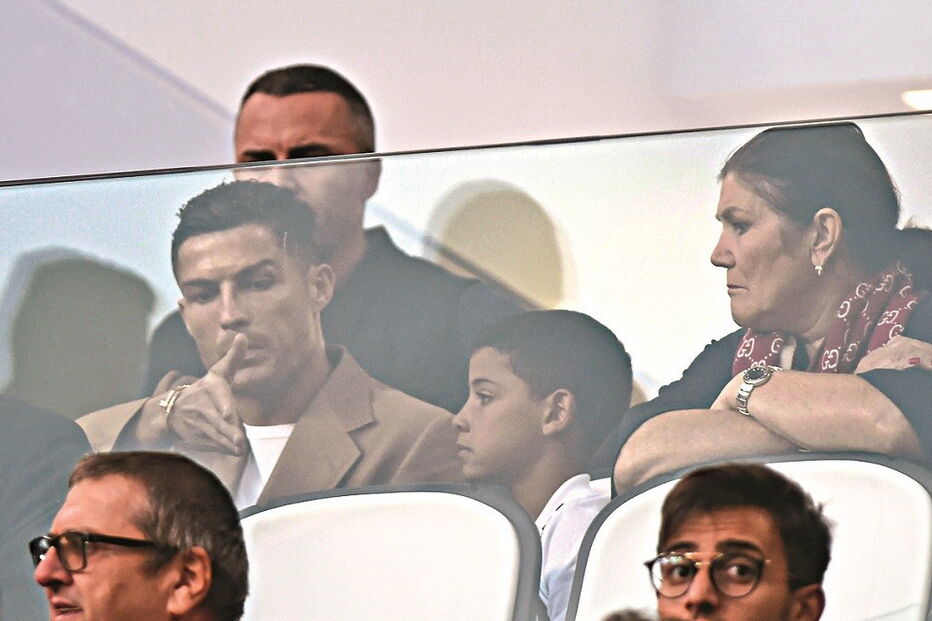 Mãe do jogador rumou a Itália para o apoiar e esteve a seu lado, terça-feira, no estádio com Cristianinho 