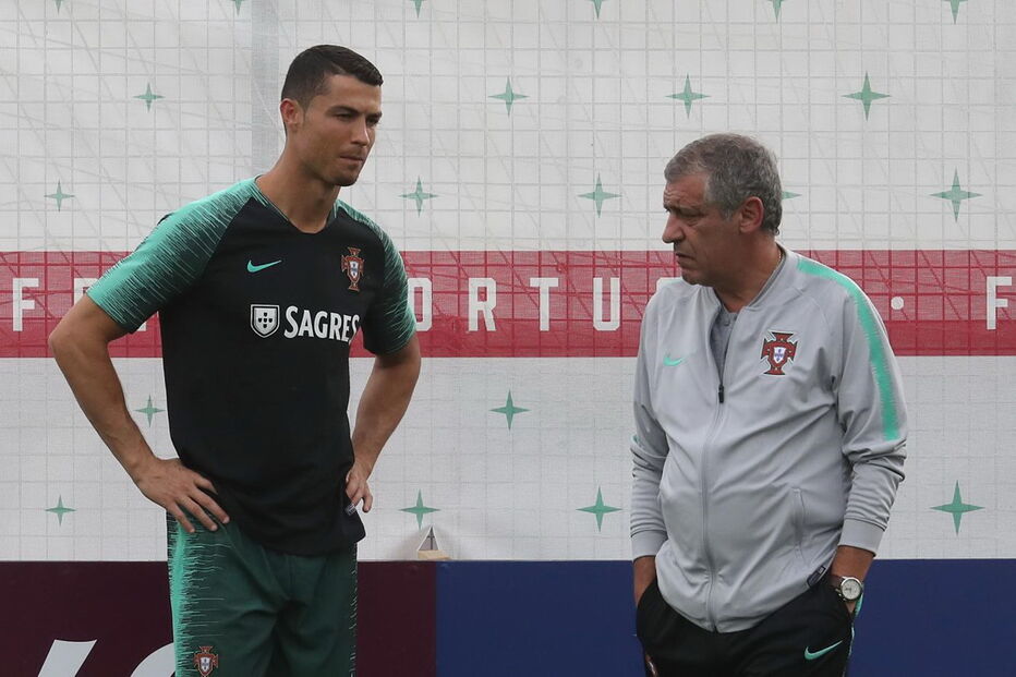 Cristiano Ronaldo e Fernando Santos num treino durante o Mundial da Rússia