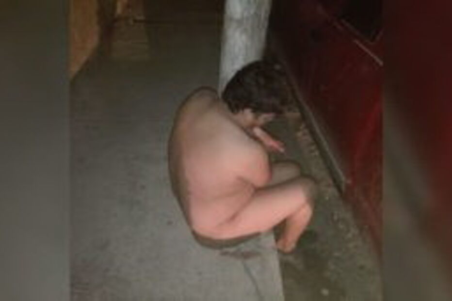 Ladrões deixados nus e atados a postes em cidade mexicana