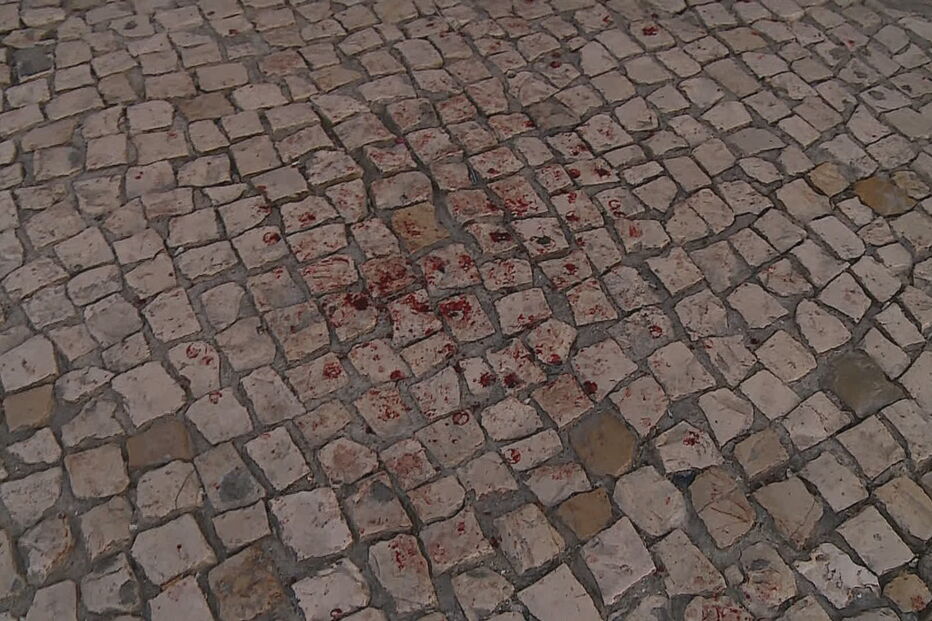 Jovem de 20 anos esfaqueado em Cascais. Atacante está em fuga