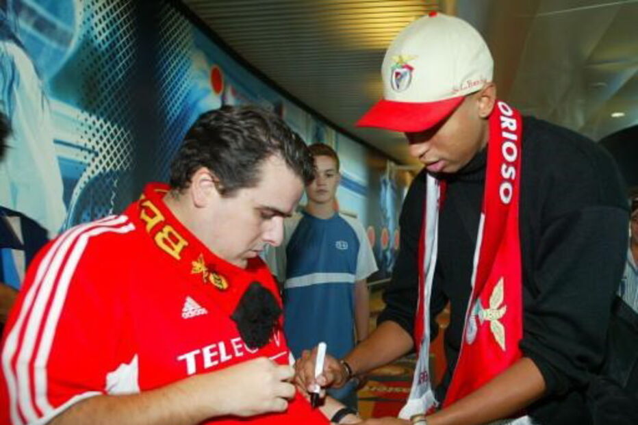 Luisão na chegada a Lisboa