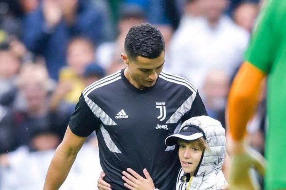 Ronaldo abraça criança adepta da Udinese