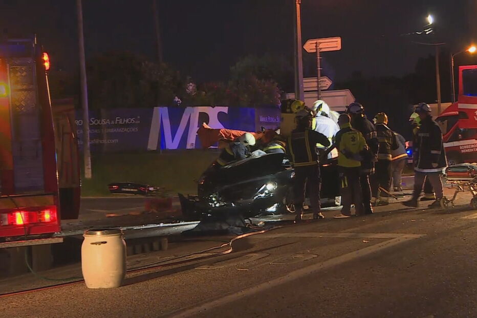 Colisão em Alcobaça com três carros faz cinco feridos e corta o IC2