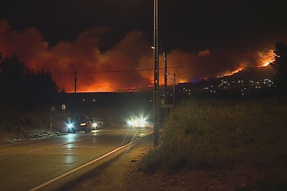 Fogo consome a Serra de Sintra 