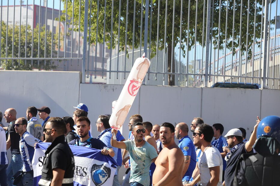 Claque do FC Porto chega ao Estádio da Luz