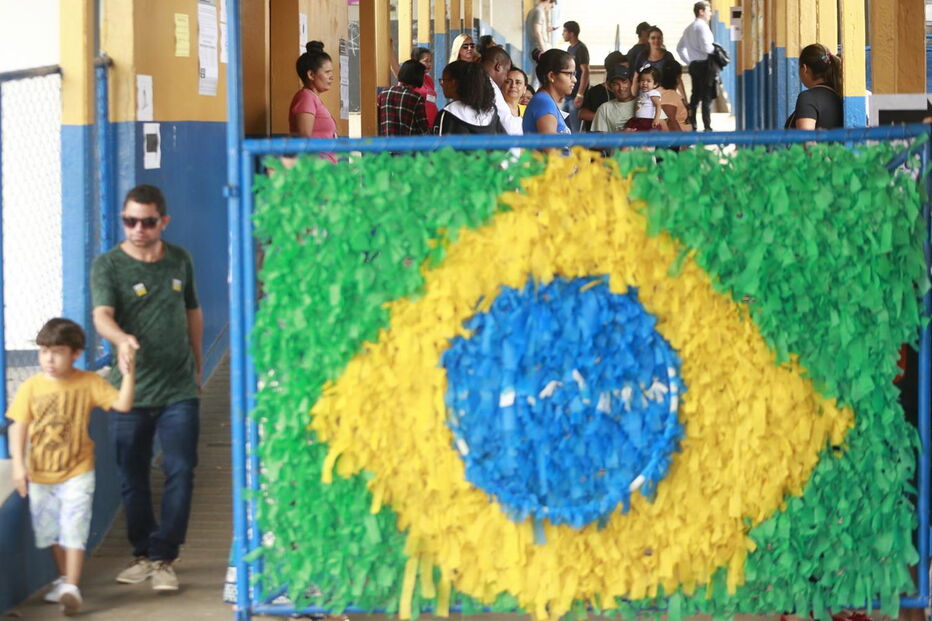 Milhares de brasileiros foram às urnas para escolher o novo presidente 