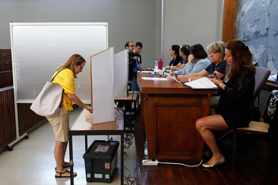 Brasileiros votam para as presidenciais de 2018 na Faculdade de Direito de Lisboa