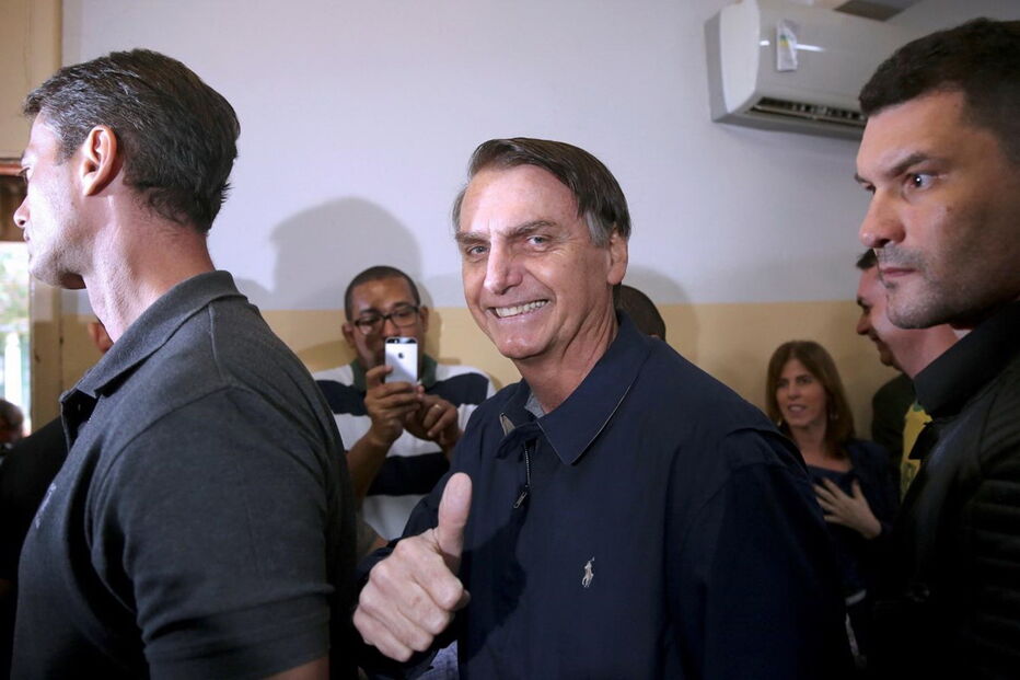 Jair Bolsonaro a votar nas eleições presidenciais do Brasil