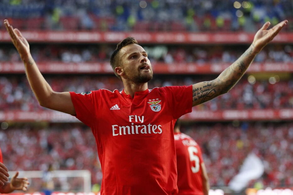 Seferovic comemora golo no Benfica 1-0 FC Porto