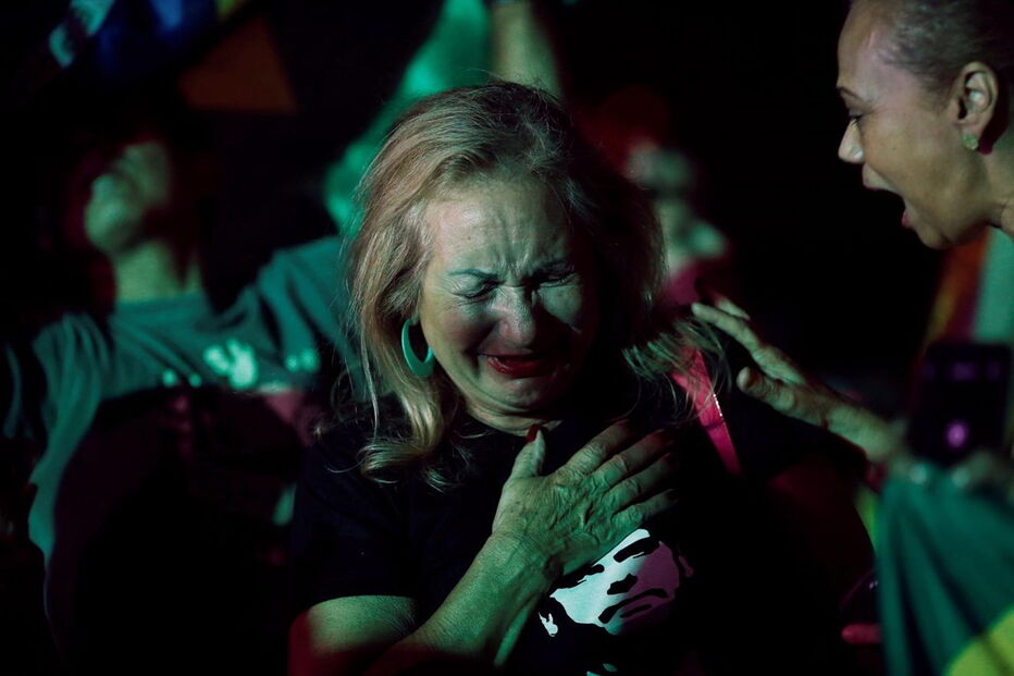 Apoiantes de Bolsonaro celebram vitória na primeira volta das presidenciais	