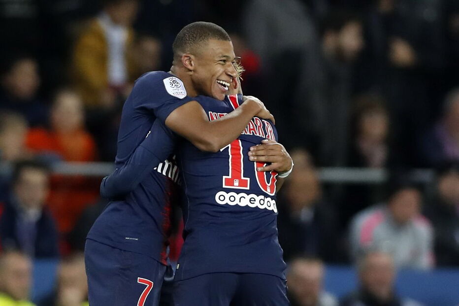 Mbappé marcou quatro golo ao Lyon pelo Paris Saint Germain