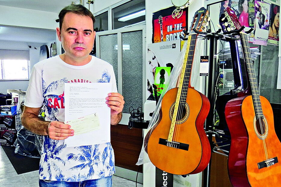 Victor Francisco é proprietário de uma loja de música e já fez várias reclamações para o serviço de apoio dos CTT  