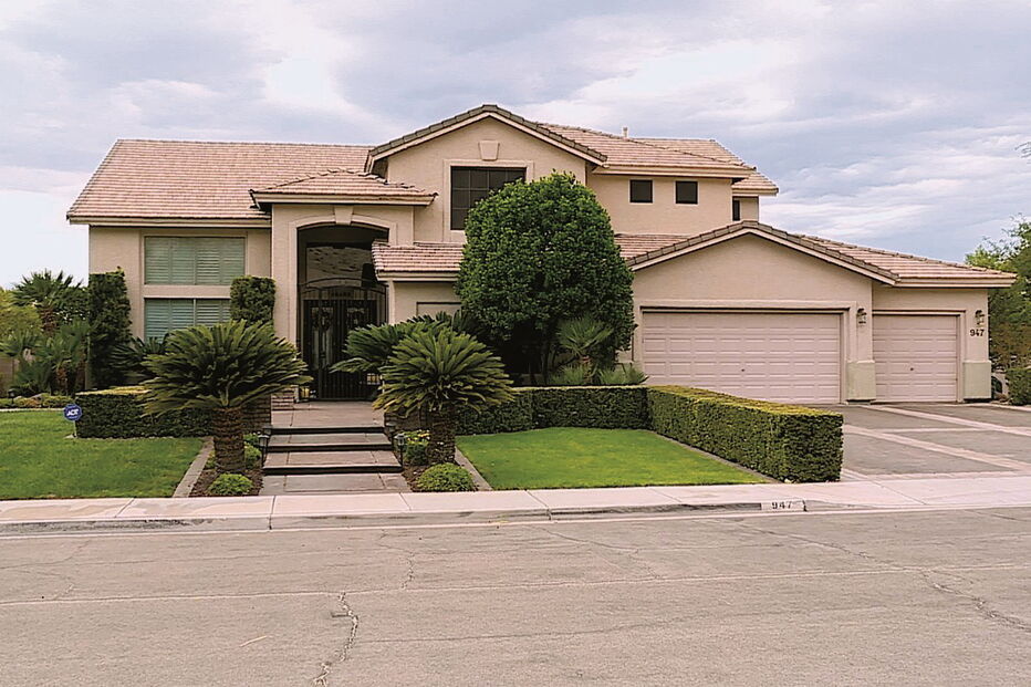 Os pais de Kathryn vivem num dos bairros mais luxuosos de Las Vegas, numa moradia com dois pisos, jardim, duas garagens e sistema de videovigilância. Na última semana, desde que a ex-modelo acusou formalmente CR7 de violação, os vizinhos não têm visto ninguém na casa