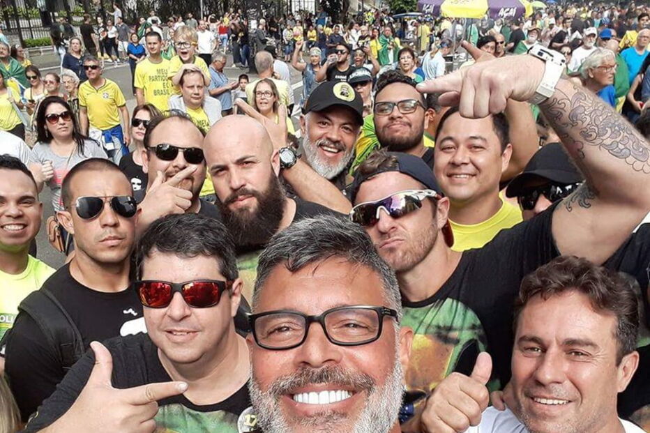 Alexandre Frota celebra vitória