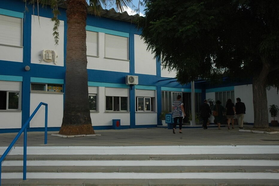 Atual Escola D. Dinis encontra-se em avançado estado de degradação e será substituída por um novo edifício    