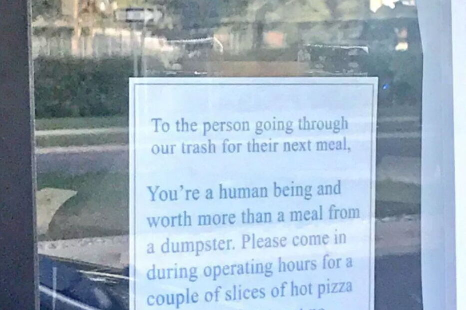 Mensagem afixada na porta da pizzaria