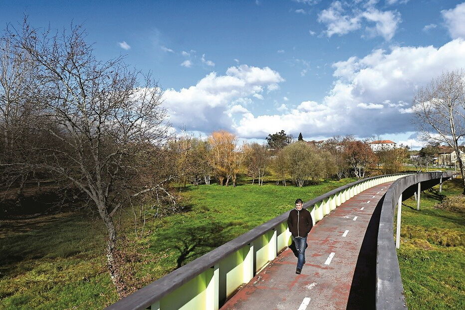 Pés ao caminho em passeios perfeitos