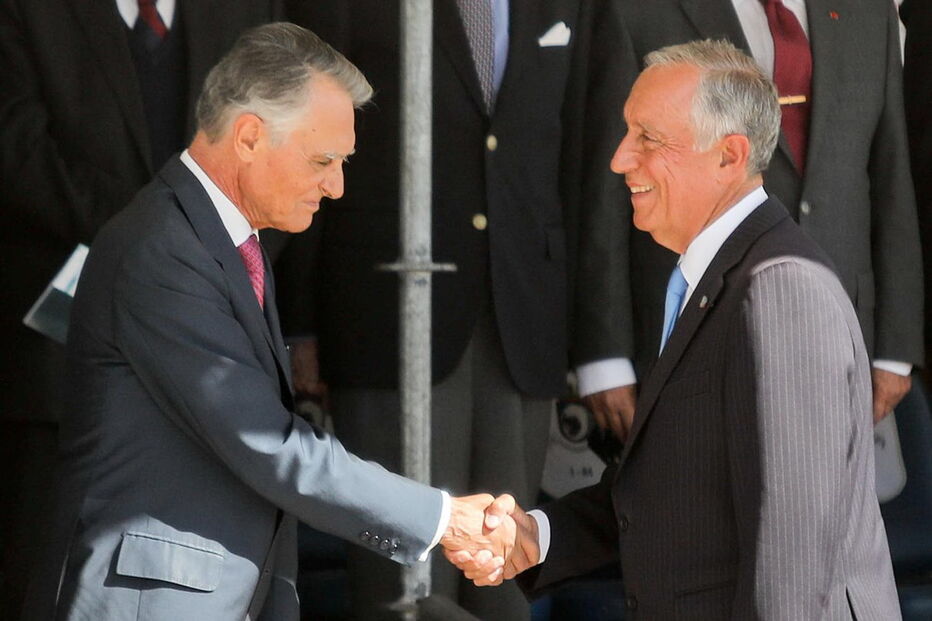 Aperto de mão entre Cavaco Silva e Marcelo Rebelo de Sousa era o momento mais aguardado da cerimónia de ontem na base aérea do Montijo 