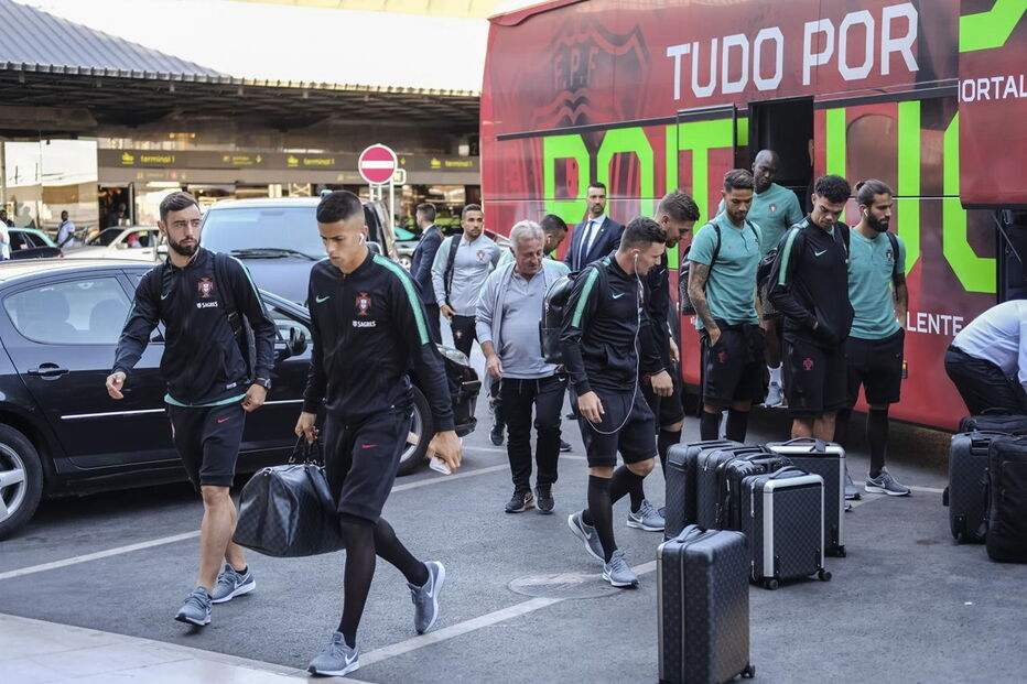 Seleção nacional à chegada ao Aeroporto Humberto Delgado, em Lisboa