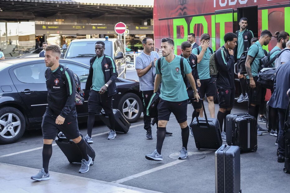 Seleção nacional à chegada ao Aeroporto Humberto Delgado, em Lisboa
