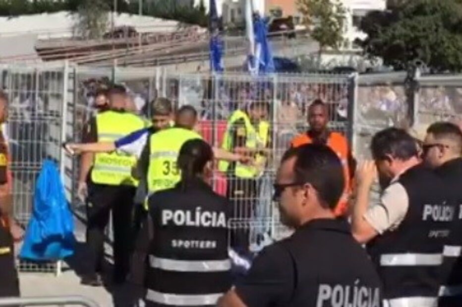 Revista aos adeptos do FC Porto no Estádio da Luz